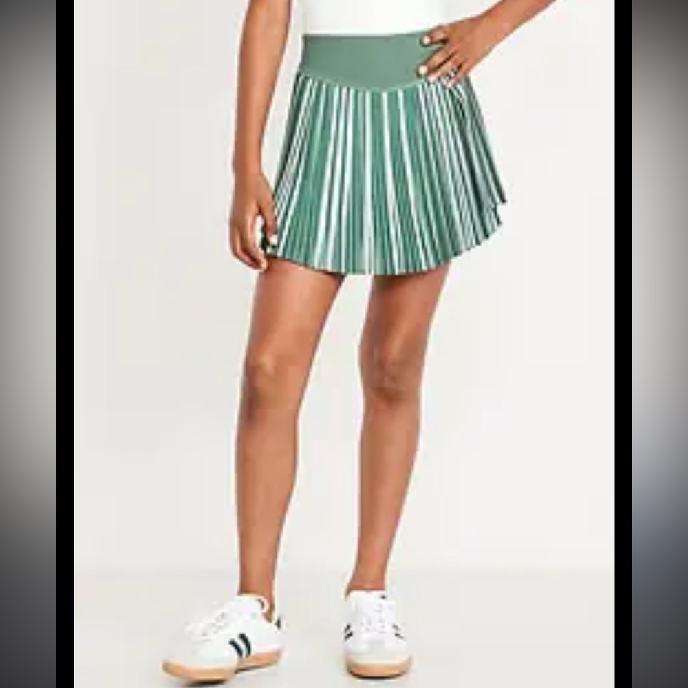 High waisted pleated performance skirt